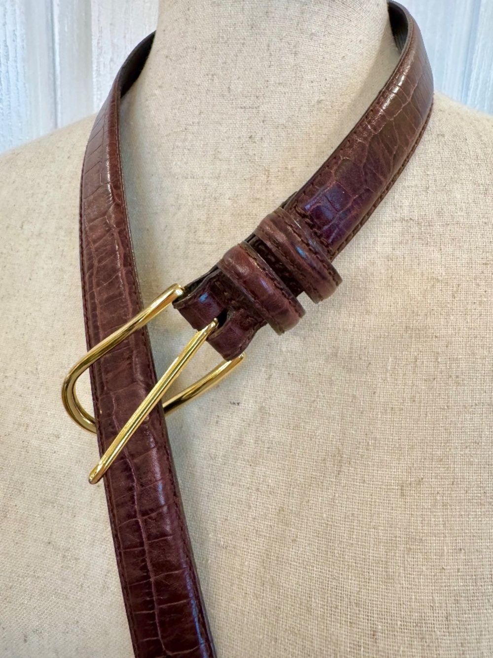 Woman's Size 28-30 Brown Leather Mock Crocodile Belt, Brass Buckle Liz Claiborne
